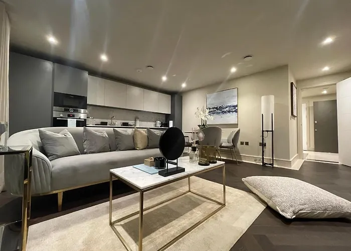 Sophisticated 1Br, 1 Ba Chigwell Designer Flat Chcl F2