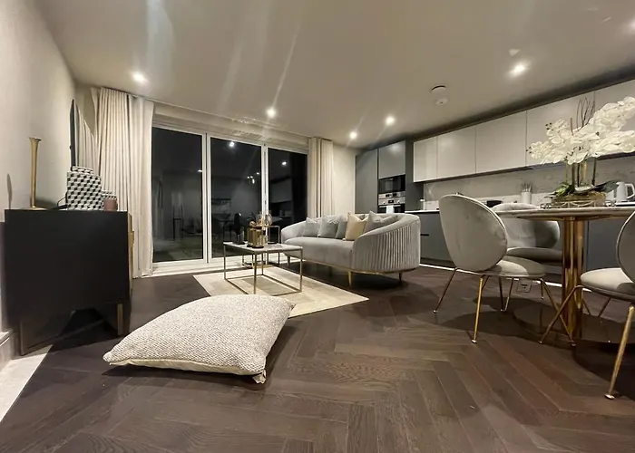Sophisticated 1Br, 1 Ba Chigwell Designer Flat Chcl F2