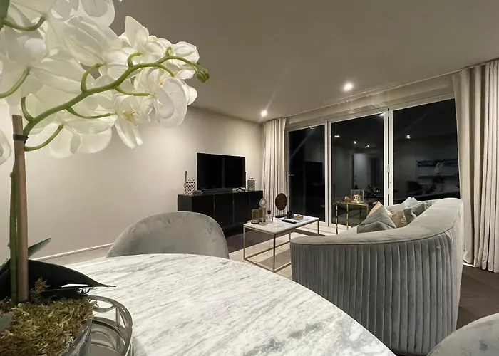 Sophisticated 1Br, 1 Ba Chigwell Designer Flat Chcl F2