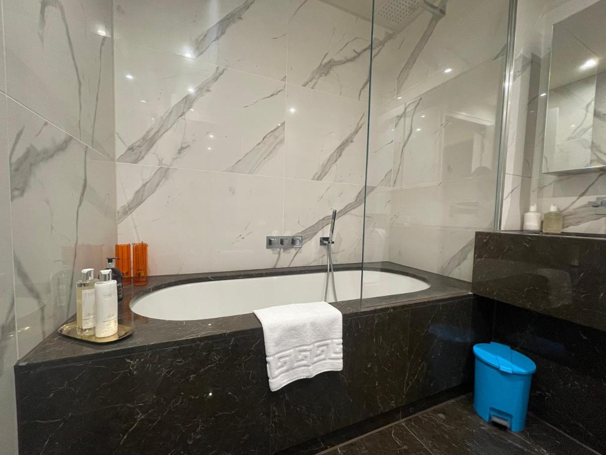 Sophisticated 1br, 1 Ba Designer Flat Chcl F2 * Chigwell
