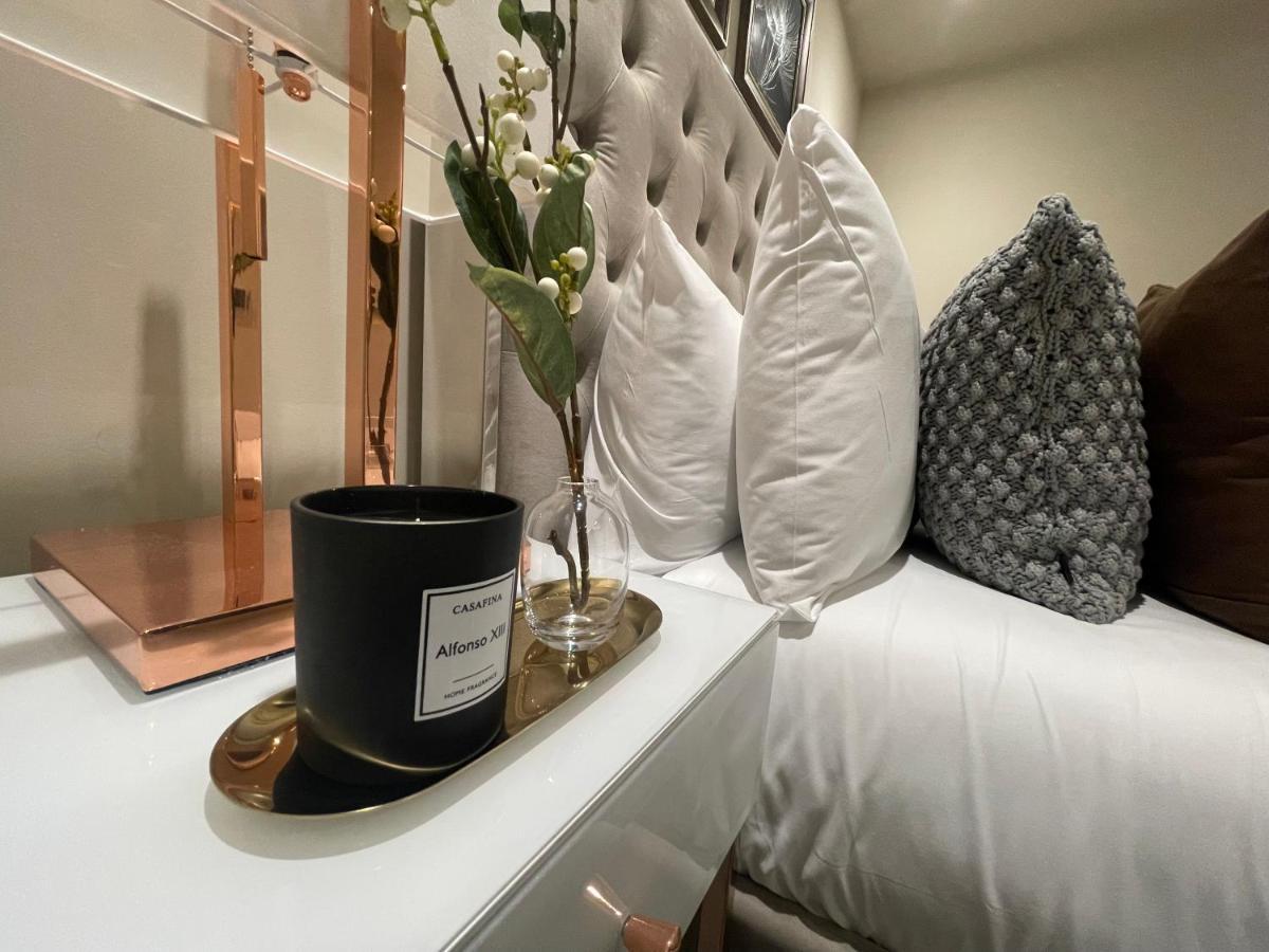 Apartment Sophisticated 1br, 1 Ba Designer Flat Chcl F2 *