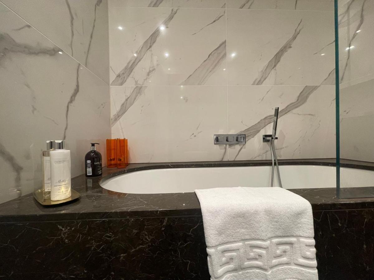 Apartment Sophisticated 1br, 1 Ba Designer Flat Chcl F2