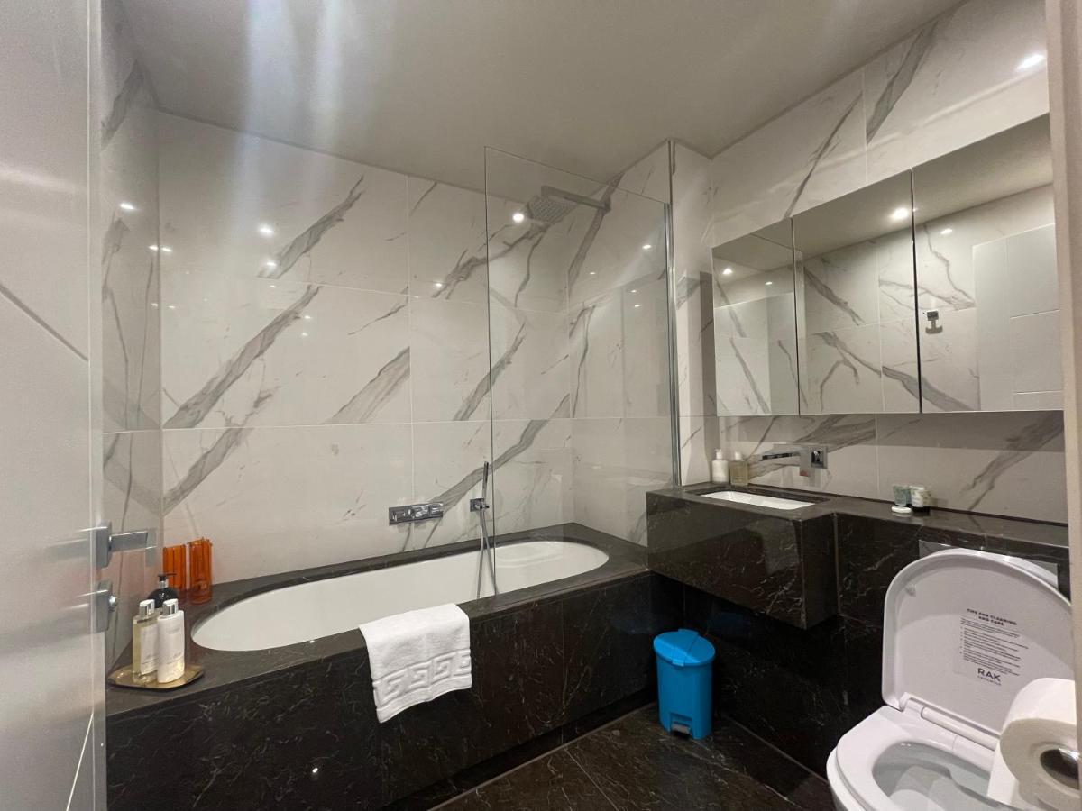Sophisticated 1br, 1 Ba Designer Flat Chcl F2 Apartment Chigwell