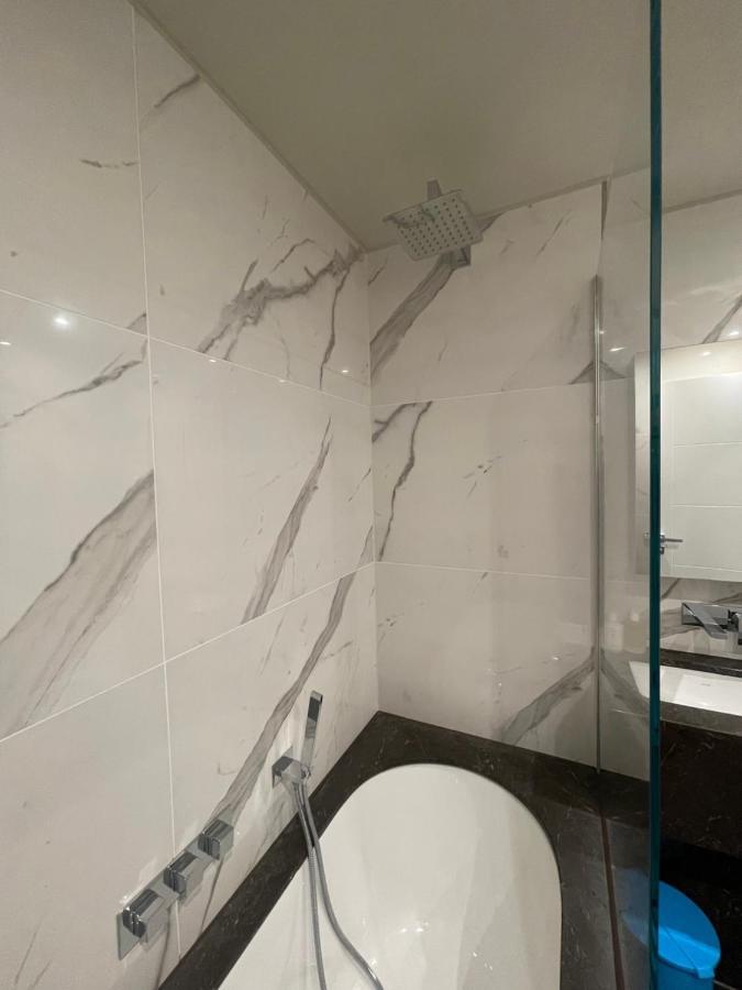 Sophisticated 1br, 1 Ba Designer Flat Chcl F2